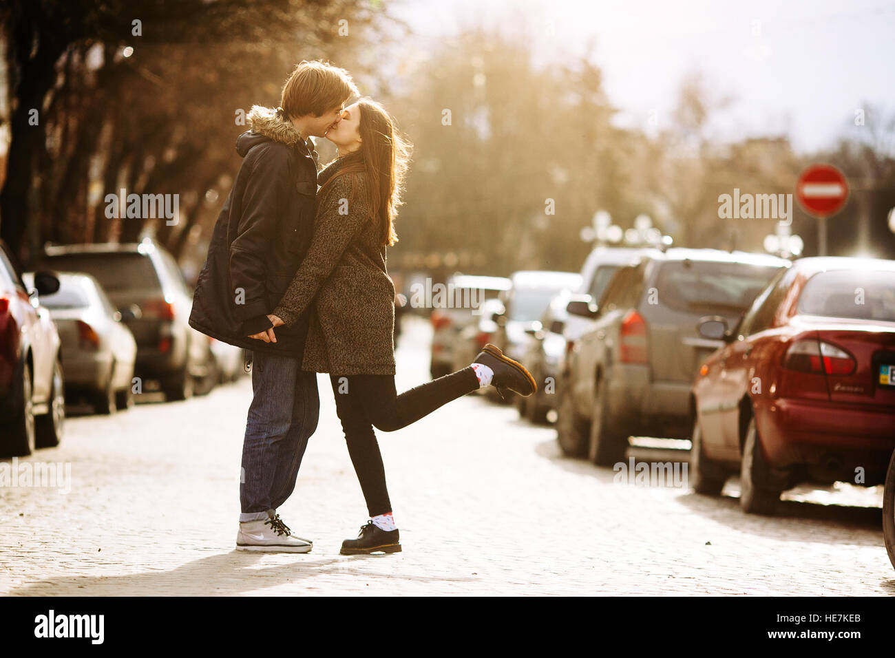 guy and the girl kissing on city street Stock Photo - Alamy