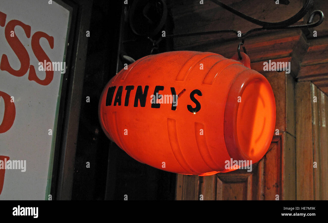 Duke Of York Pub,Belfast - Watneys Red barrel sign Stock Photo