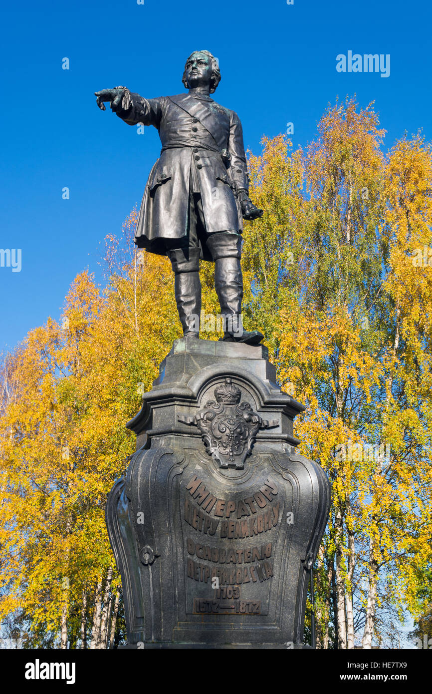 Peter the Great, the founder of Petrozavodsk. Monument stands on the Onezhskaya Embankment, near the port. Autumn leaves reinforce a sense of the grea Stock Photo
