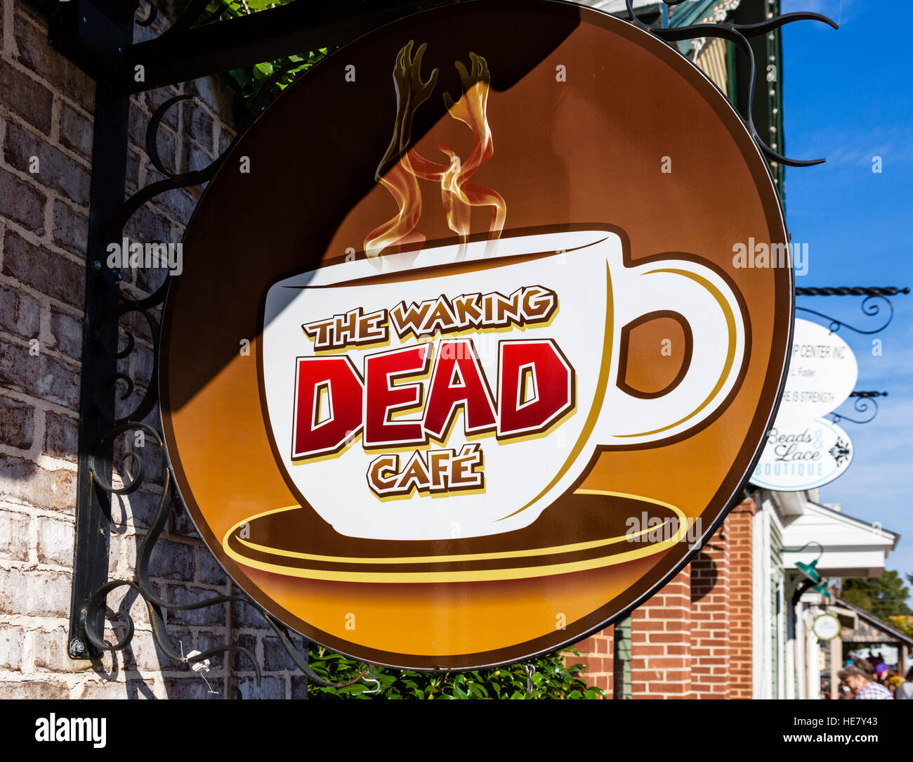 The Waking Dead Cafe on Main Street, Senoia, Georgia, USA. Senoia is the location for the town of Woodbury in the TV series 'The Walking Dead'. Stock Photo