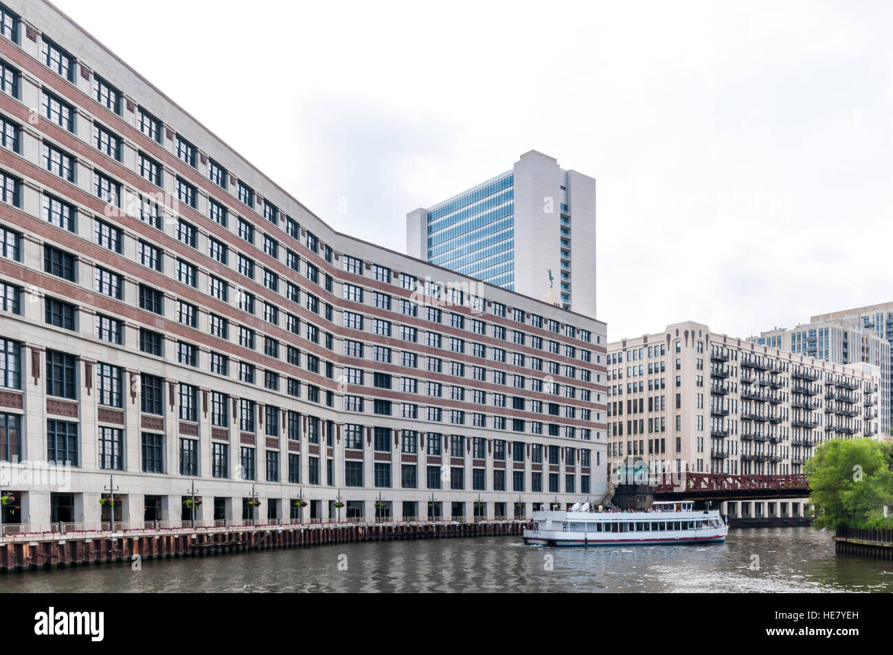 Catalog House on the north branch of the Chicago River. Built in 1908 it was originally the HQ of Montgomery Ward and now houses Groupon Stock Photo