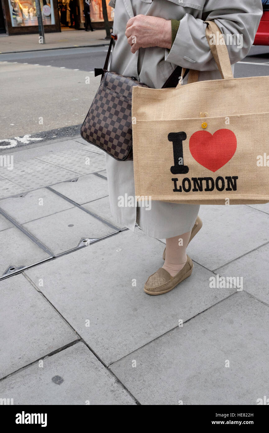 Elderly woman bag handbag hires stock photography and images Alamy