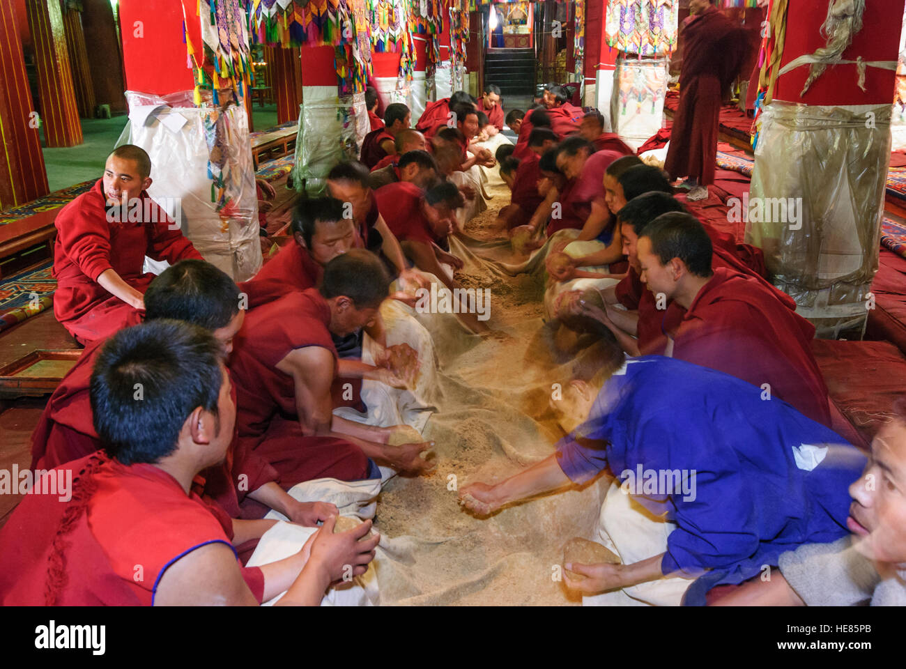 Lhasa: Monastery Drepung; Main Assembly Hall Tshogchen Dukhang; Monks form tibetan New Year from Tsampa (roasted barley flour mixed with butter and bu Stock Photo