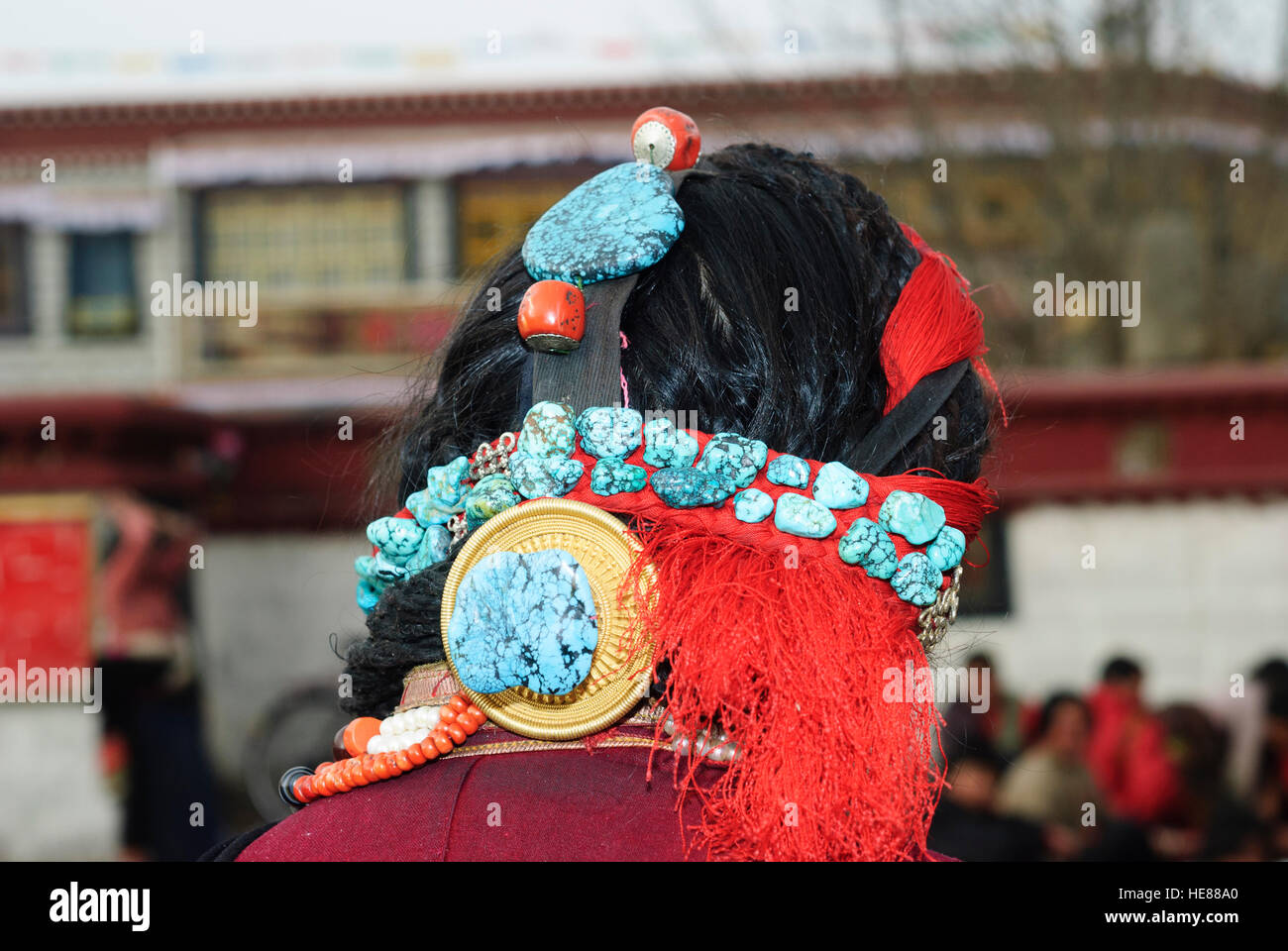 Lhasa: Jokhang Temple; Tibetan woman, headdress of turquoise, coral, amber and pearls worn at festivals like the Tibetan New Year (Losar), Tibet, Chin Stock Photo