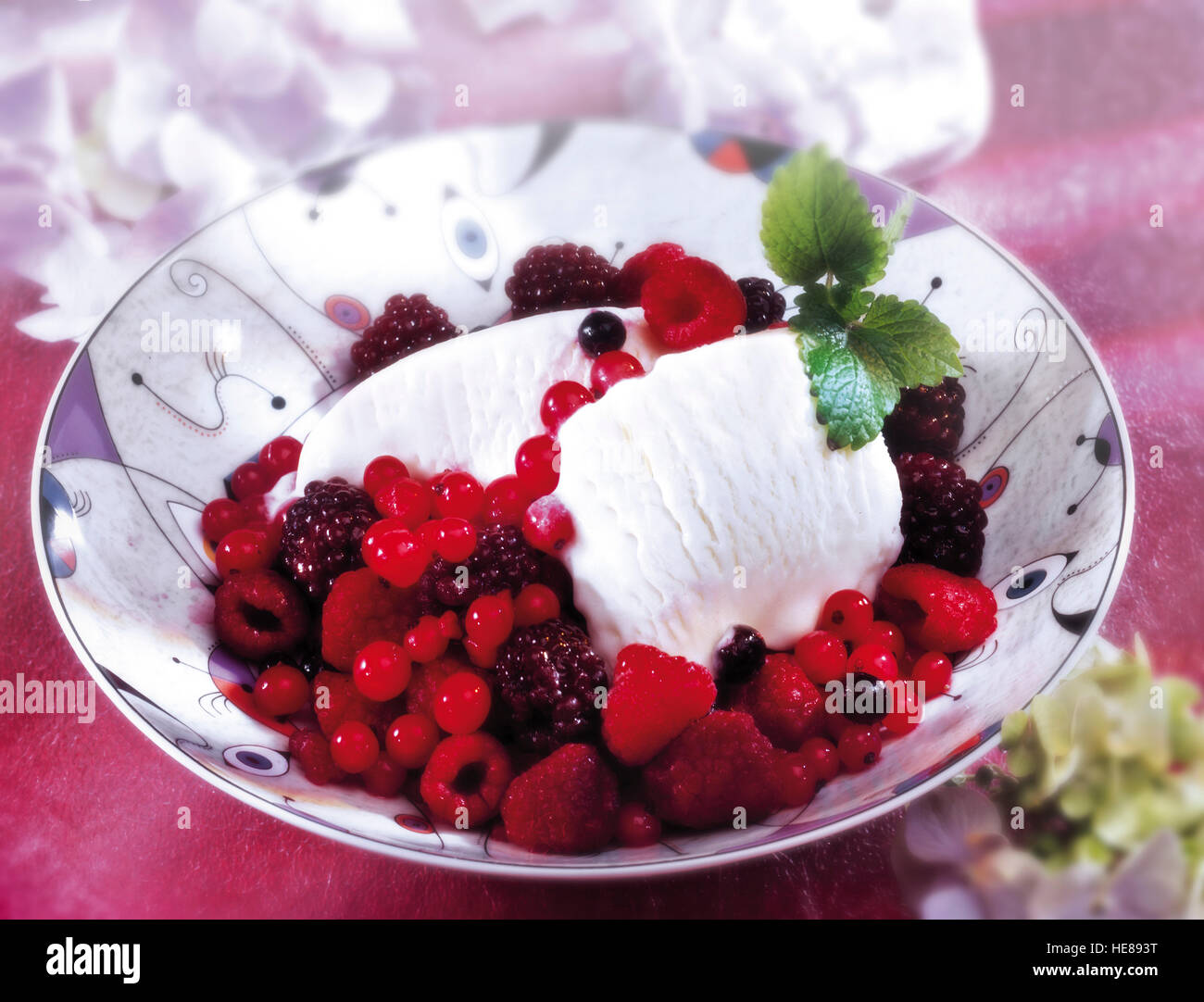 Wild berry sundae Stock Photo - Alamy