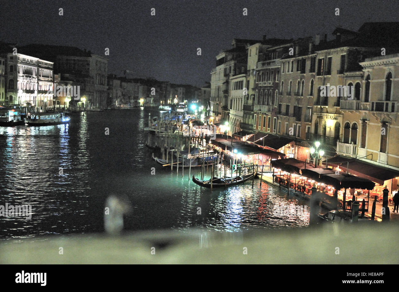 Rialto bridge shops venice hi-res stock photography and images - Alamy