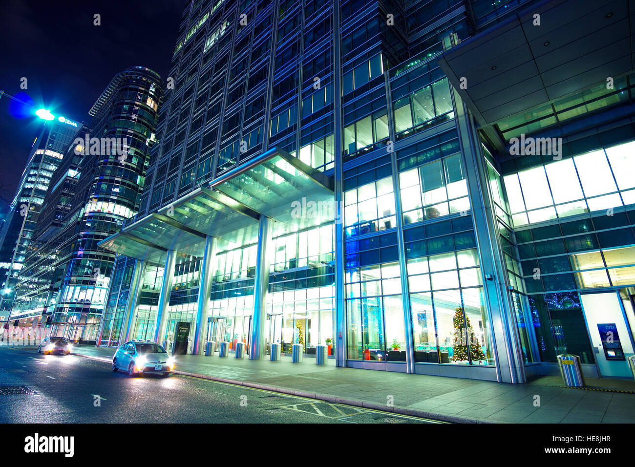 The amazing district of Canary Wharf London at night Stock Photo - Alamy