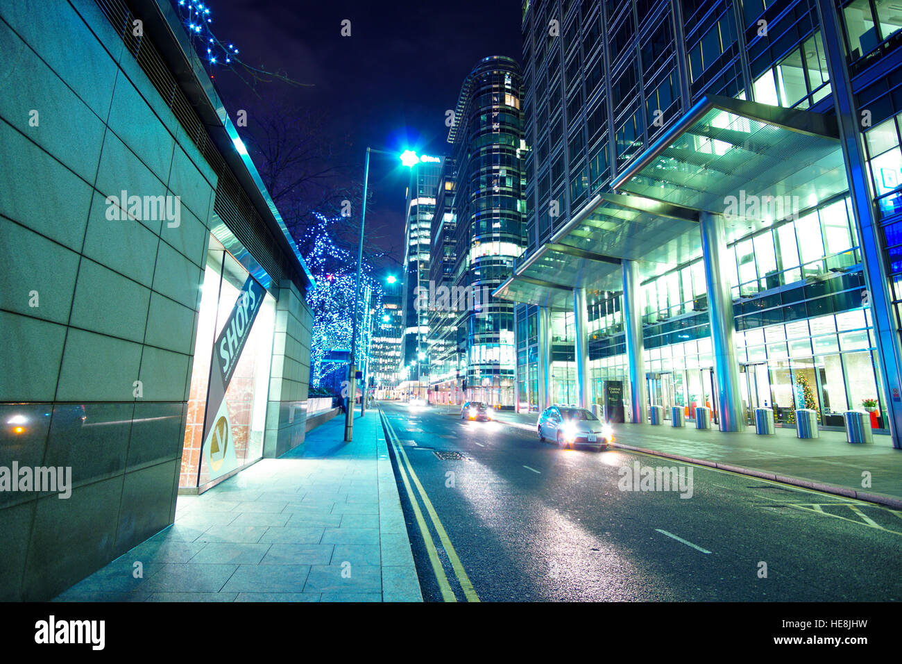 The amazing district of Canary Wharf London at night Stock Photo - Alamy