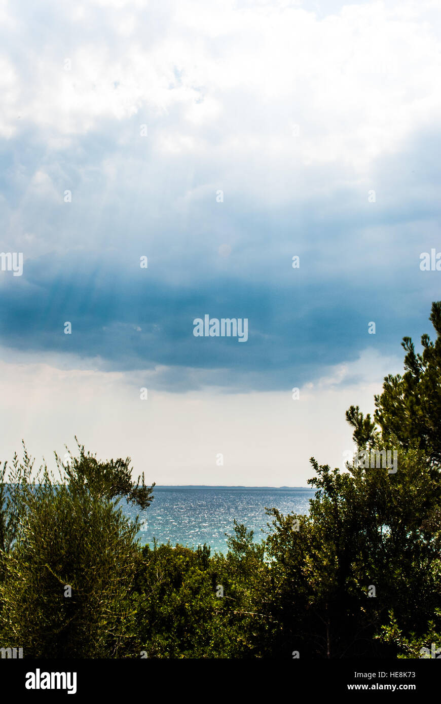Blue sky sun shining hi-res stock photography and images - Alamy