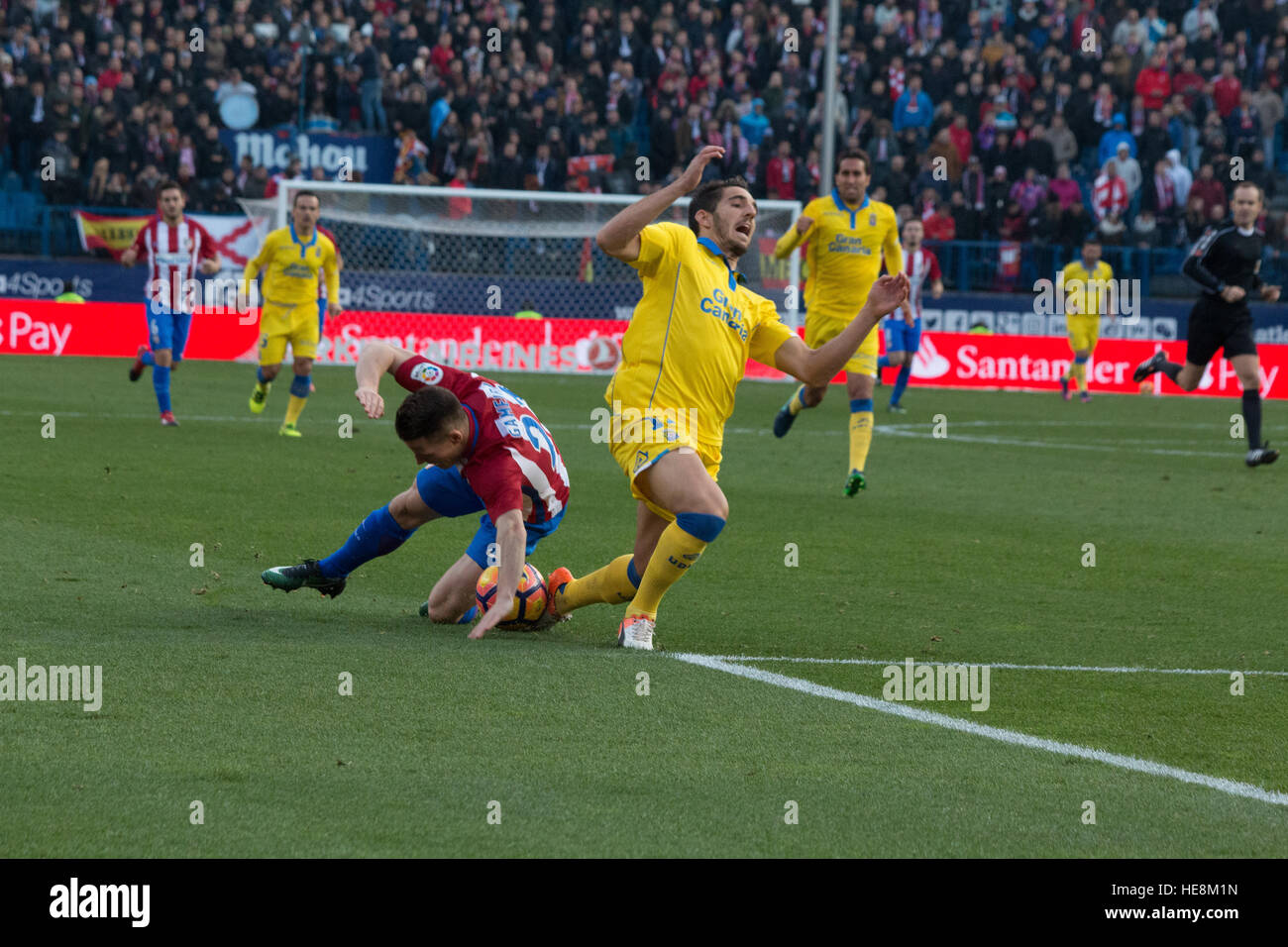 Madrid, Spain. 17th Dec, 2016. Gameiro (L) fall down at the same time than Bigas (R). Atletico de Madrid won by 1 to 0 over Las Palmas whit a great goal of Saúl Ñiguez. © Jorge Gonzalez/Pacific Press/Alamy Live News Stock Photo