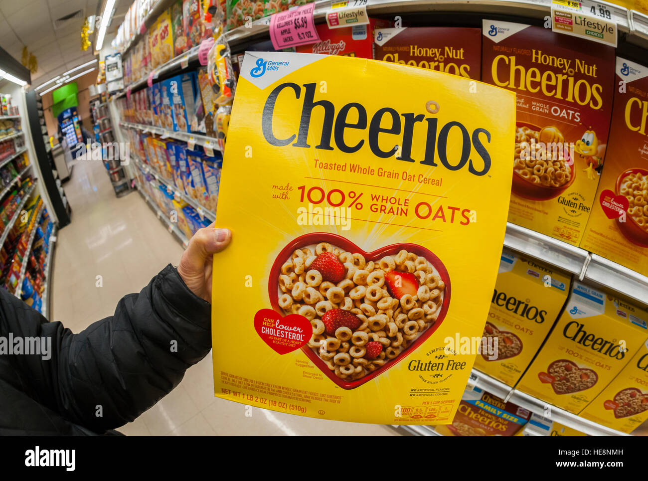 A shopper chooses a package of General Mills' Cheerios breakfast cereal in a supermarket in New York on Friday, December 16, 2016. General Mills is to report its second-quarter results on December 20. (© Richard B. Levine) Stock Photo