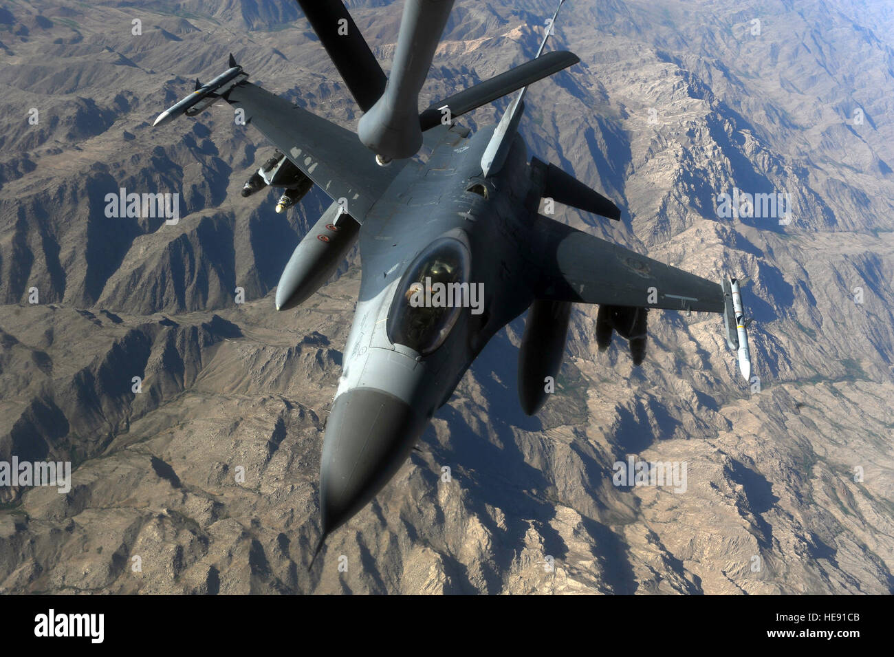A F-16 Fighting Falcon, from the 555th Expeditionary Fighter Squadron, maneuvers into position to be refueled by a KC-135 Stratotanker, from the 340th Expeditionary Air Refueling Squadron, during an air refueling mission in the skies of Afghanistan supporting Operation Enduring Freedom, May 12, 2011.  Master Sgt. William Greer) Stock Photo