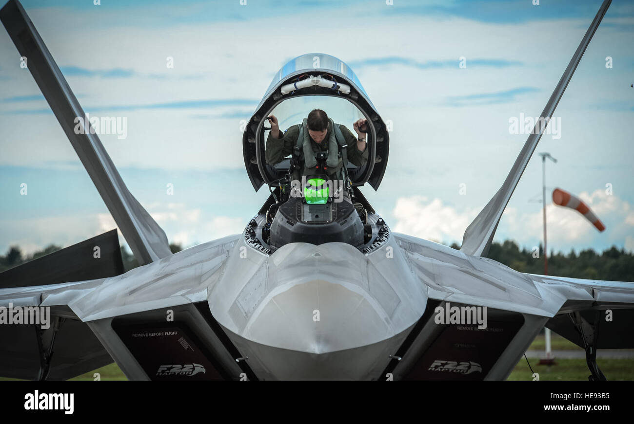 F22 in europe hi-res stock photography and images - Alamy