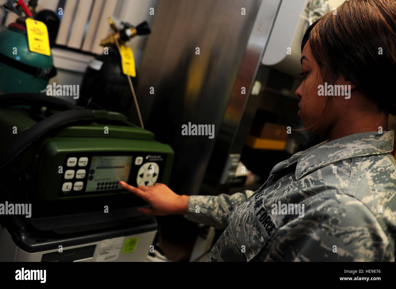 U.S. Air Force Senior Airman Felicia Still, 633rd Aerospace Medicine Squadron bioenvironmental engineer technician, uses a HAPSITE ER Chemical Identification System at Langley Air Force, Va., Jan. 9, 2015.  The HAPSITE ER is a person-portable Gas Chromatograph/Mass Spectrometer which delivers qualitative and quantitative lab-quality results in the field.  Airman 1st Class Areca T. Wilson Stock Photo