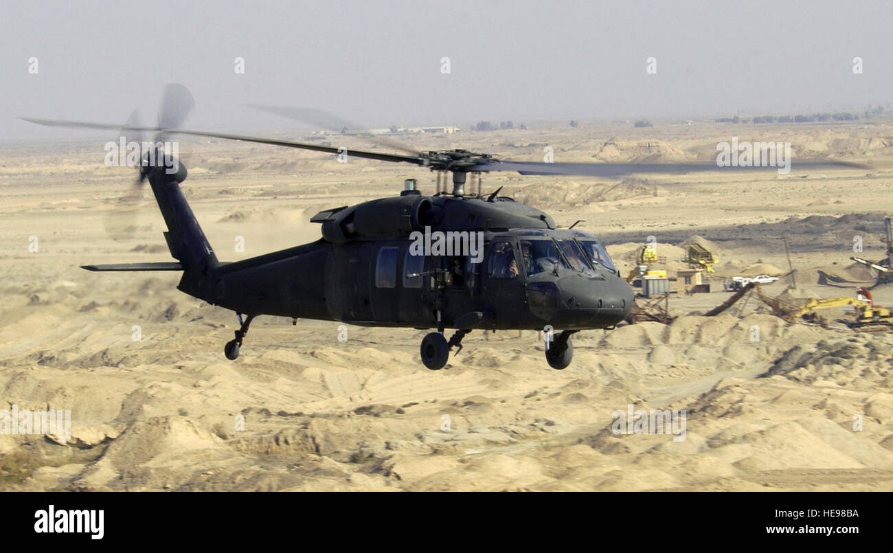 Black hawk helicopter iraq low hi-res stock photography and images - Alamy