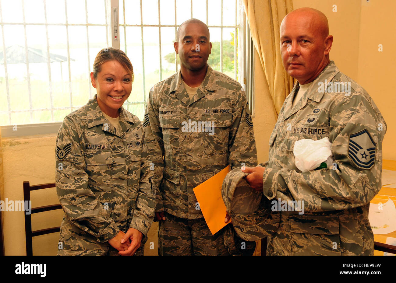 EDWARD BINYAH KESSELLY MILITARY BARRACKS, Liberia—(left to right) U.S. Air Force Staff Sgt. June Barrera, Operation ONWARD LIBERTY medical mentor to the Armed Forces of Liberia, U.S. Air Force Master Sgt. Yumon Smartt, OOL medical noncommissioned officer in charge, and U.S. Air Force Master Sgt. Mark Williams, OOL transportation mentor to the AFL, attend a meeting with U.S. Army Brig. Gen. Burton Francisco, assistant adjutant general and commander, Michigan National Guard, at Edward Binyah Kesselly Military Barracks June 11. OOL is a group of approximately 50 U.S. military personnel who mentor Stock Photo