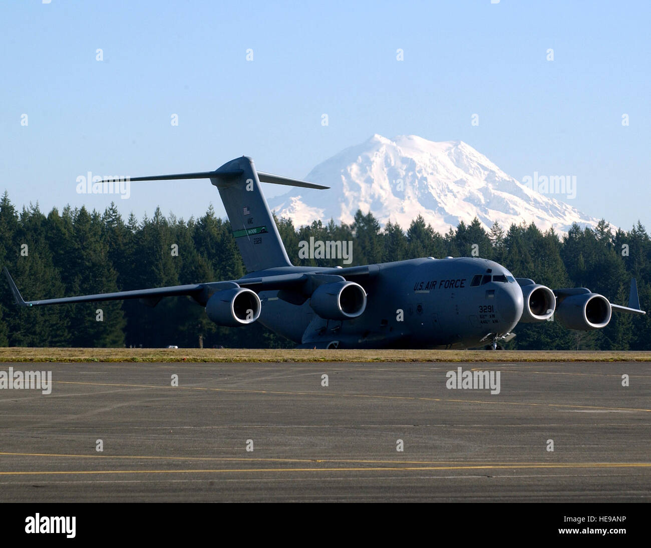 A McChord C17 Globemaster III sits on Echo ramp waiting to Stock Photo