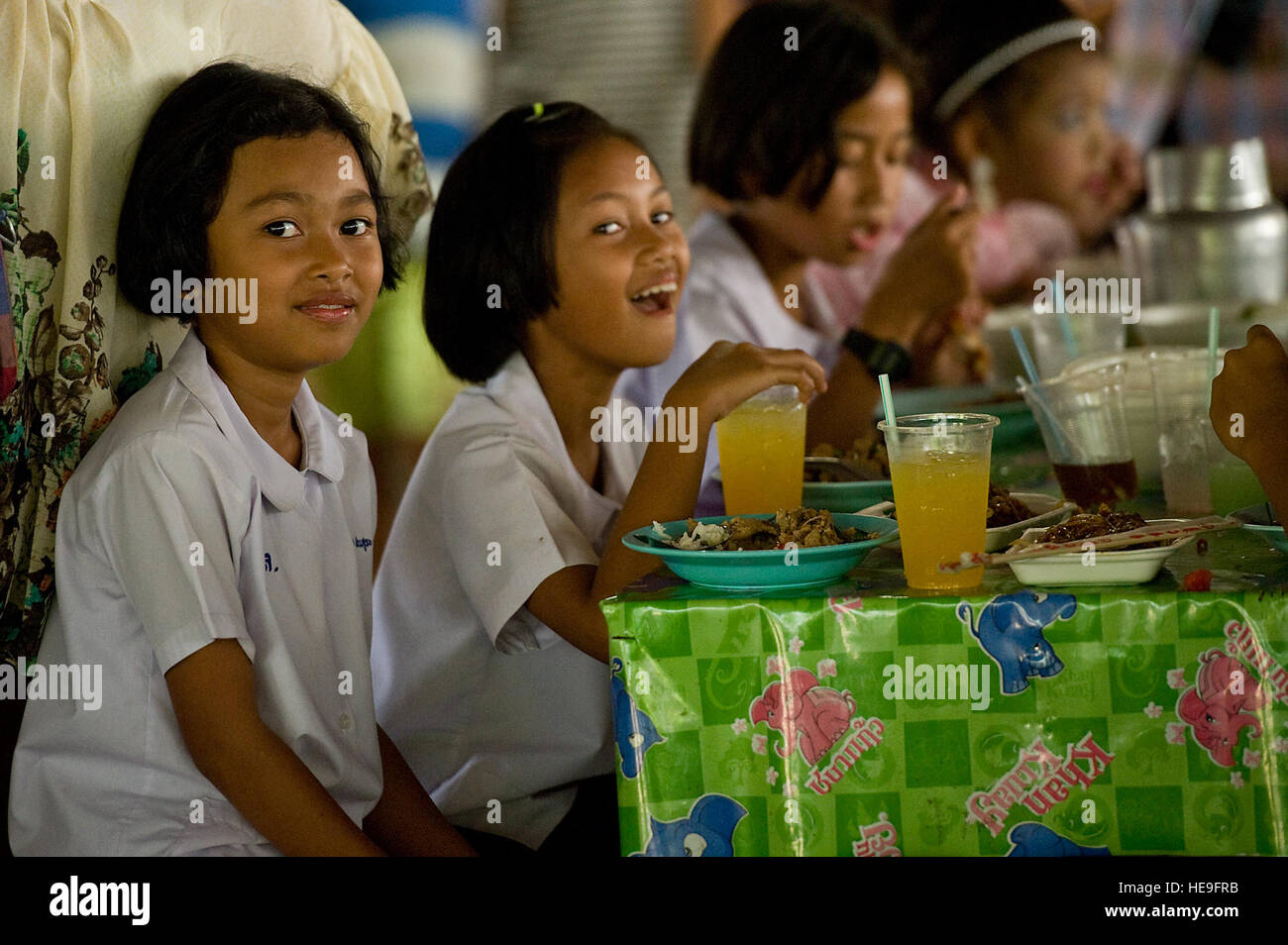 Students eat lunch with Cope Tiger 13 participants during a visit at a ...