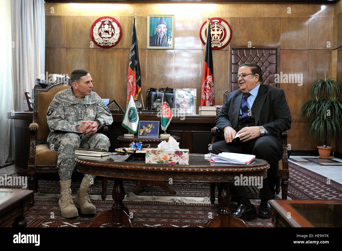 The Commander of the International Security Assistance Force meets with ...