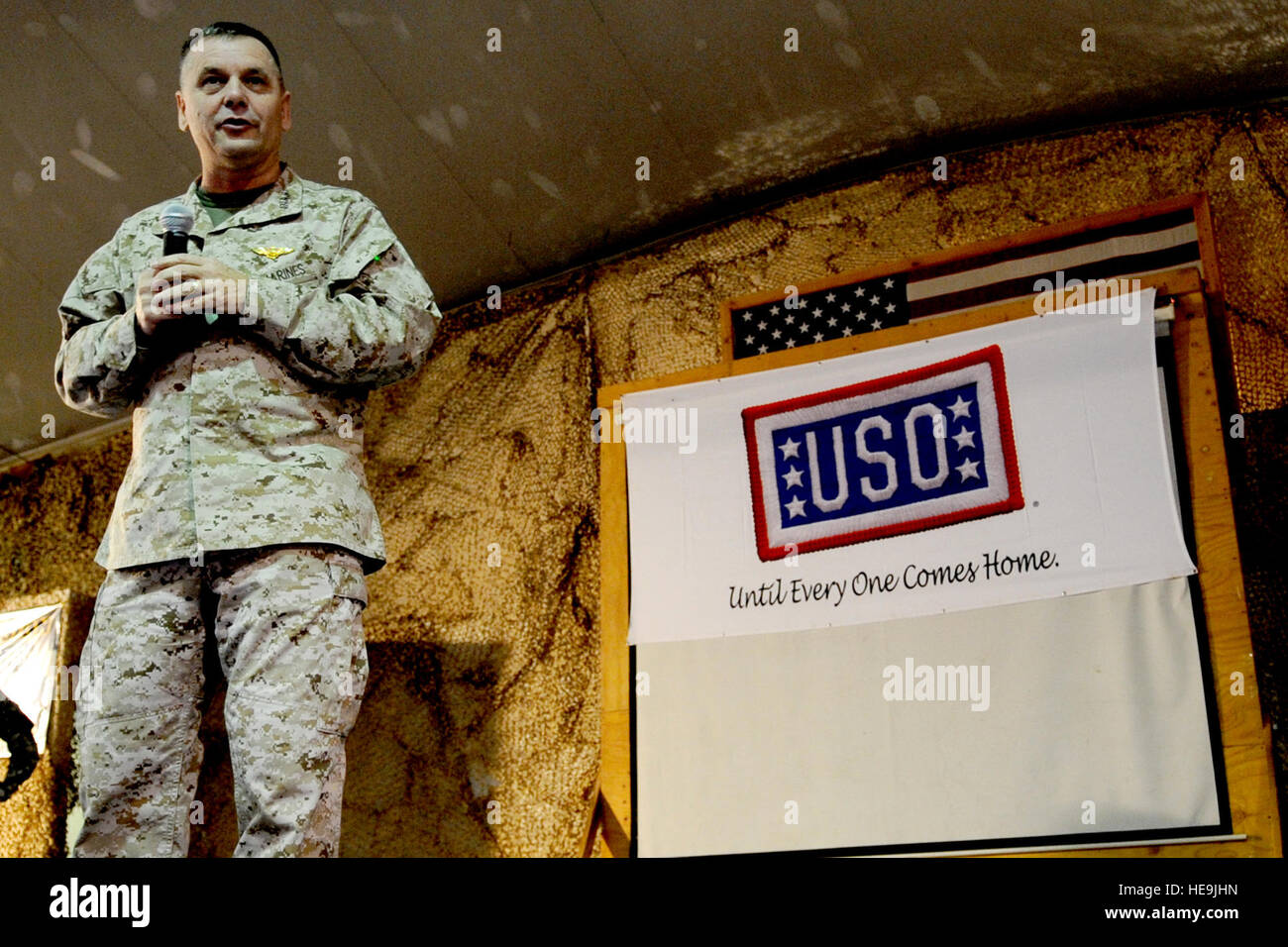 Vice Chairman of the Joint Chiefs of Staff U.S. Marine Gen. James E. Cartwright speaks to the crowd before a USO show at Bagram Air Base, Afghanistan, Nov. 13, 2008. Cartwright is on an eight-day trip with the USO group.  Air Force Master Sgt. Adam M. Stump. (Released) Stock Photo