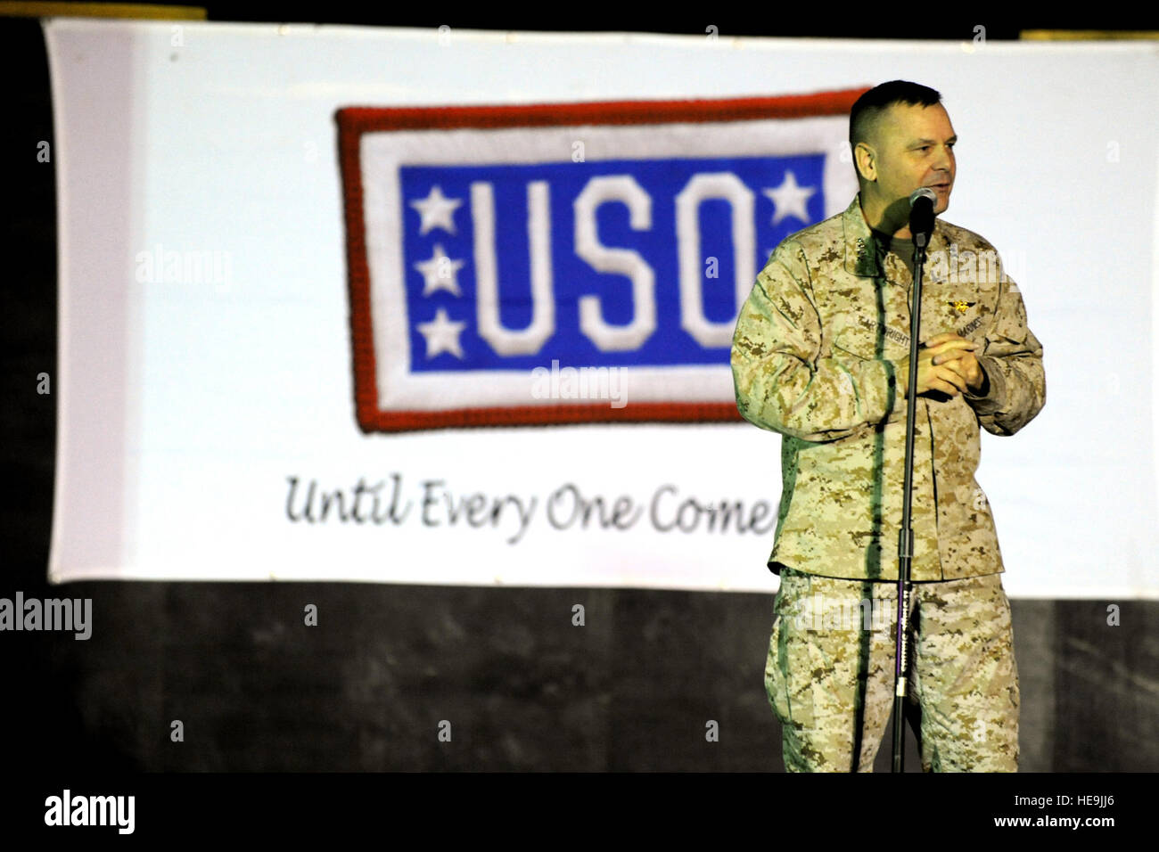 Vice Chairman of the Joint Chiefs of Staff U.S. Marine Gen. James E. Cartwright addresses the crowd during a USO show at Camp Liberty, Iraq, Nov. 14, 2008. Cartwright was on the fifth leg of a trip, which had included Greenland, Alaska, Korea and Afghanistan.  Air Force Master Sgt. Adam M. Stump. (Released) Stock Photo