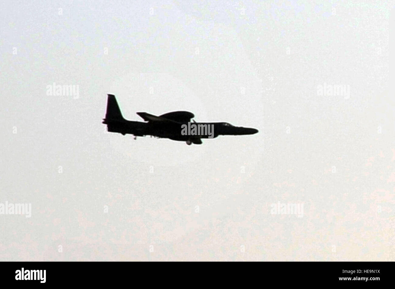 A U-2 Dragon Lady assigned to the 99th Expeditionary Reconnaissance Squadron of the 380th Air Expeditionary Wing returns from a mission May 29 at a non-disclosed base in Southwest Asia on May 29, 2010. The 380th AEW is home to the KC-10 Extender, U-2 Dragon Lady, E-3 Sentry and RQ-4 Global Hawk aircraft. The wing is comprised of four groups and 12 squadrons and the wing's deployed mission includes air refueling, air battle management, intelligence, surveillance and reconnaissance in support of overseas contingency operations in Southwest Asia. The 380th AEW supports operations Iraqi Freedom an Stock Photo