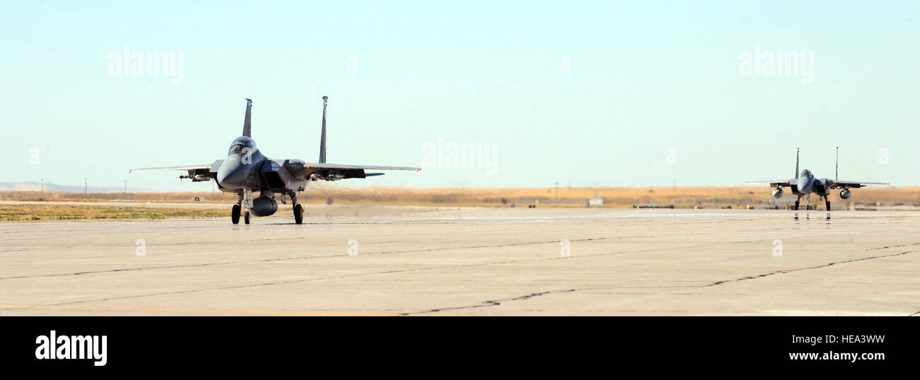 Mountain Home Air Force Base Idaho Two F 15e Strike Eagles From The 3th Fighter Squadron Taxi Down The Runway Before Taking Off On The Last Day Of Gunfighter Flag Sept 24