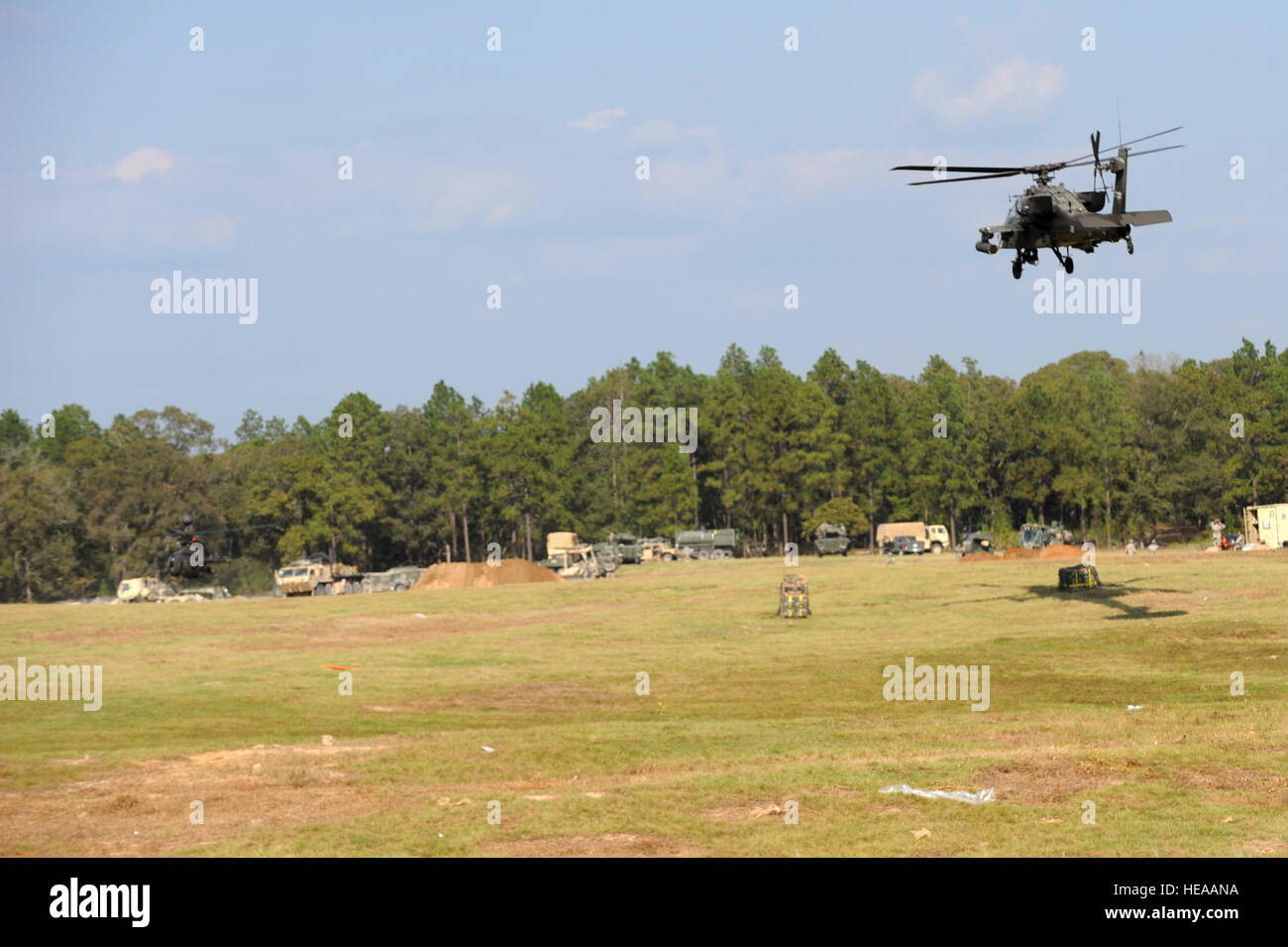 Us army apache helicopters hi-res stock photography and images - Alamy