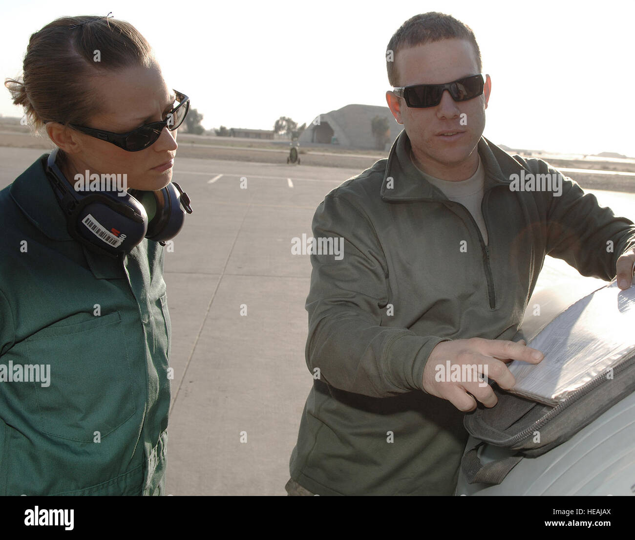 F 16 program hi-res stock photography and images - Alamy