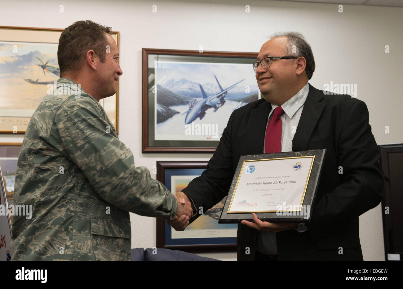 Robert Diaz Jr. (right), National Weather Service meteorologist in charge, presents Col. David Iverson, 366th Fighter Wing commander, with a certificate at Mountain Home Air Force Base, Idaho, April 23, 2015. StormReady communities are better prepared to react to severe weather. (U.S. Air Force photo by Airman 1st Class Jeremy L. Mosier/Released) Stock Photo