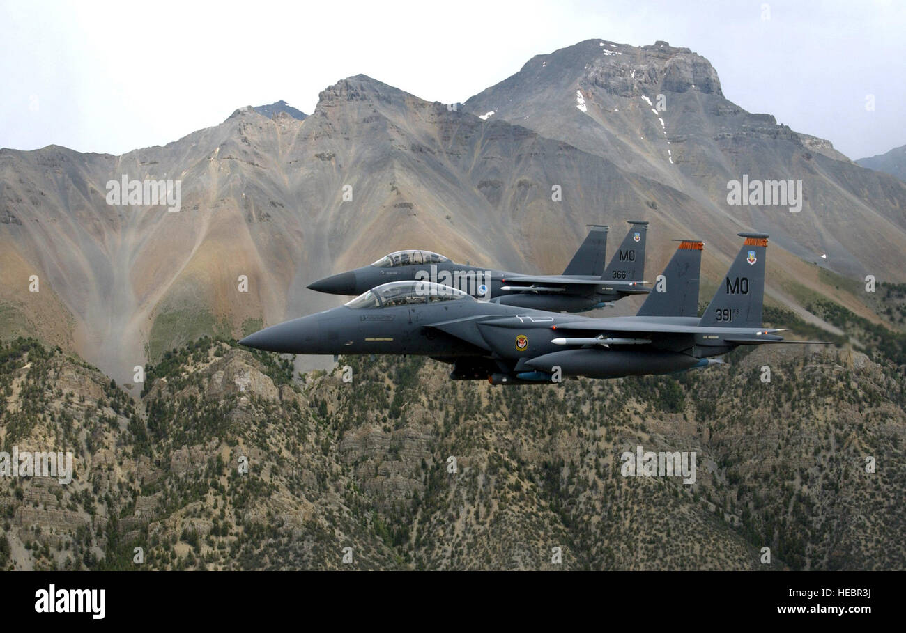 MOUNTAIN HOME AIR FORCE BASE, Idaho Two F15E Strike Eagles perform