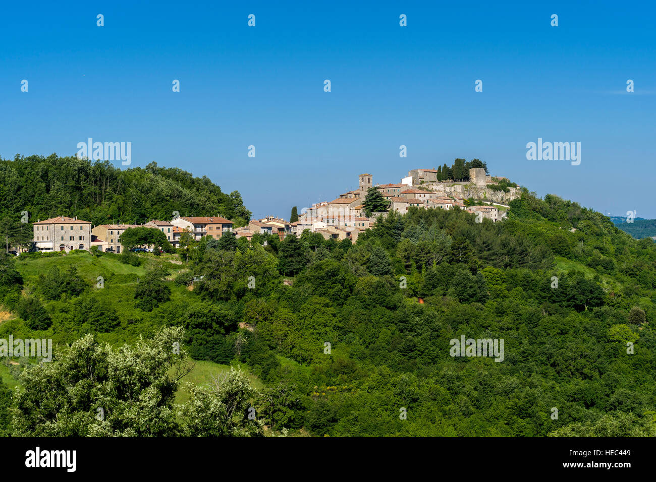 Tuscan hill town italy hi-res stock photography and images - Alamy