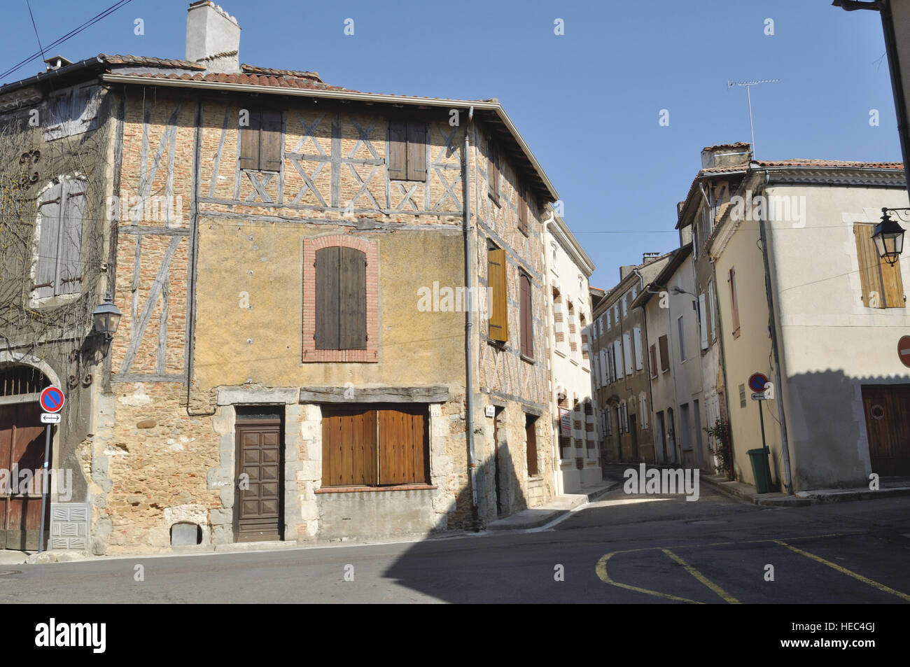 Typical French architecture at the junction of Rue Bistouquet and Rue du Pourtiq in Eauze, France. Stock Photo