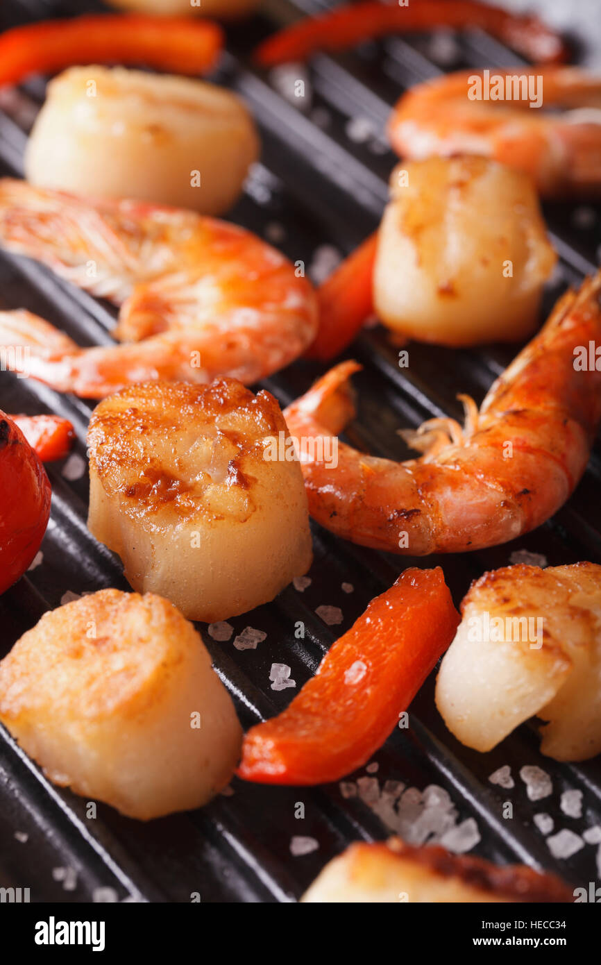 Cooking Scallops, shrimp and vegetables on grill macro. vertical Stock Photo Alamy