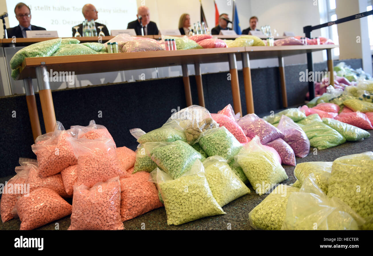 Cologne, Germany. 20th Dec, 2016. Ecstasy pills and active ingredient