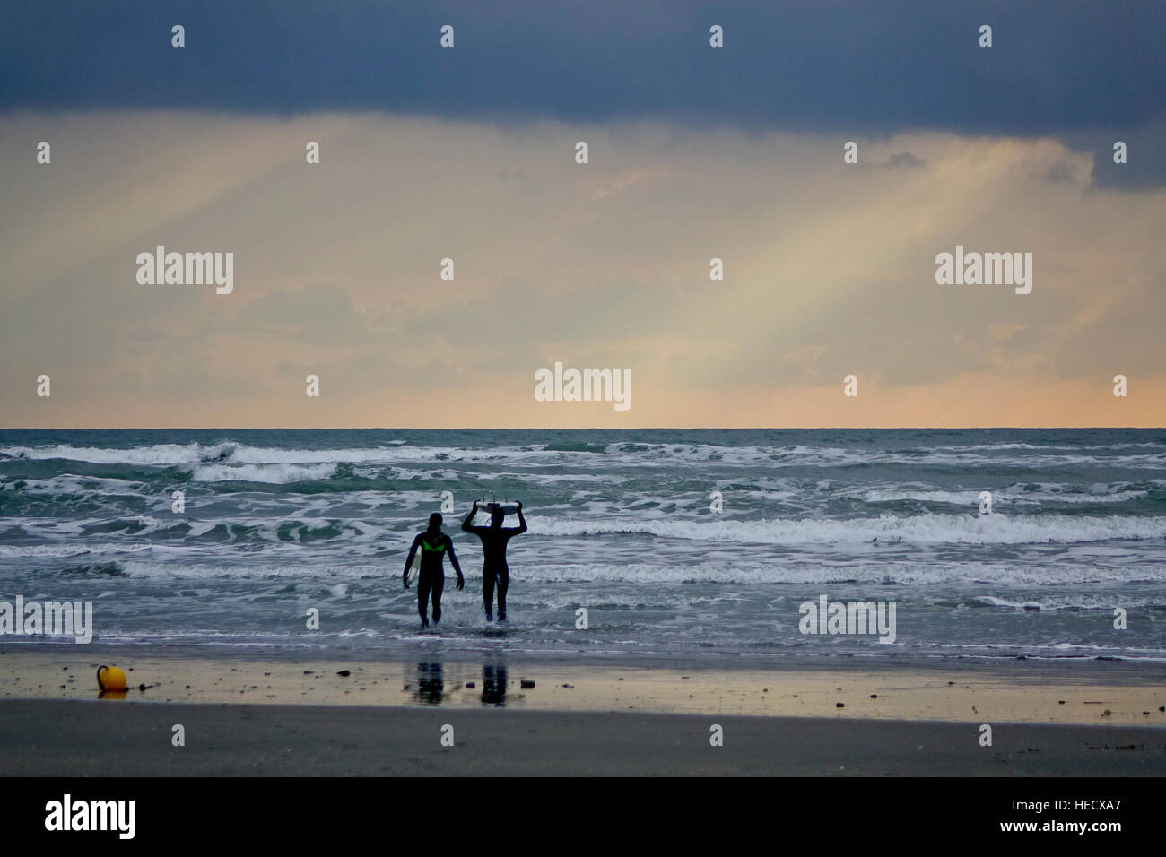 West Wittering, UK. 20th Dec, 2016. Weather. SouthEasterly winds