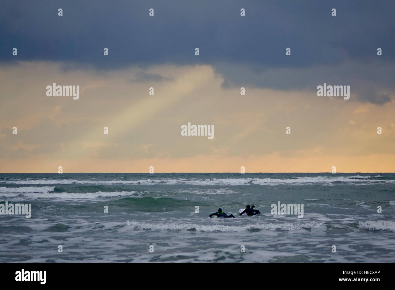 West Wittering, UK. 20th Dec, 2016. Weather. SouthEasterly winds
