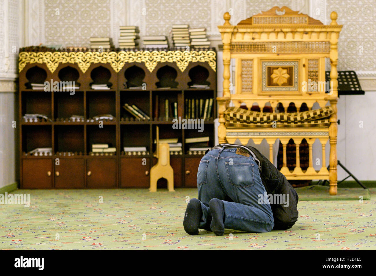 Berlin, Germany. 06th Dec, 2016. Umar-Ibn-Al-Khattab-Mosque in Kreuzberg. Berlin 06.12.2016. Photo: picture alliance/Robert Schlesinger | usage worldwide/dpa/Alamy Live News Stock Photo