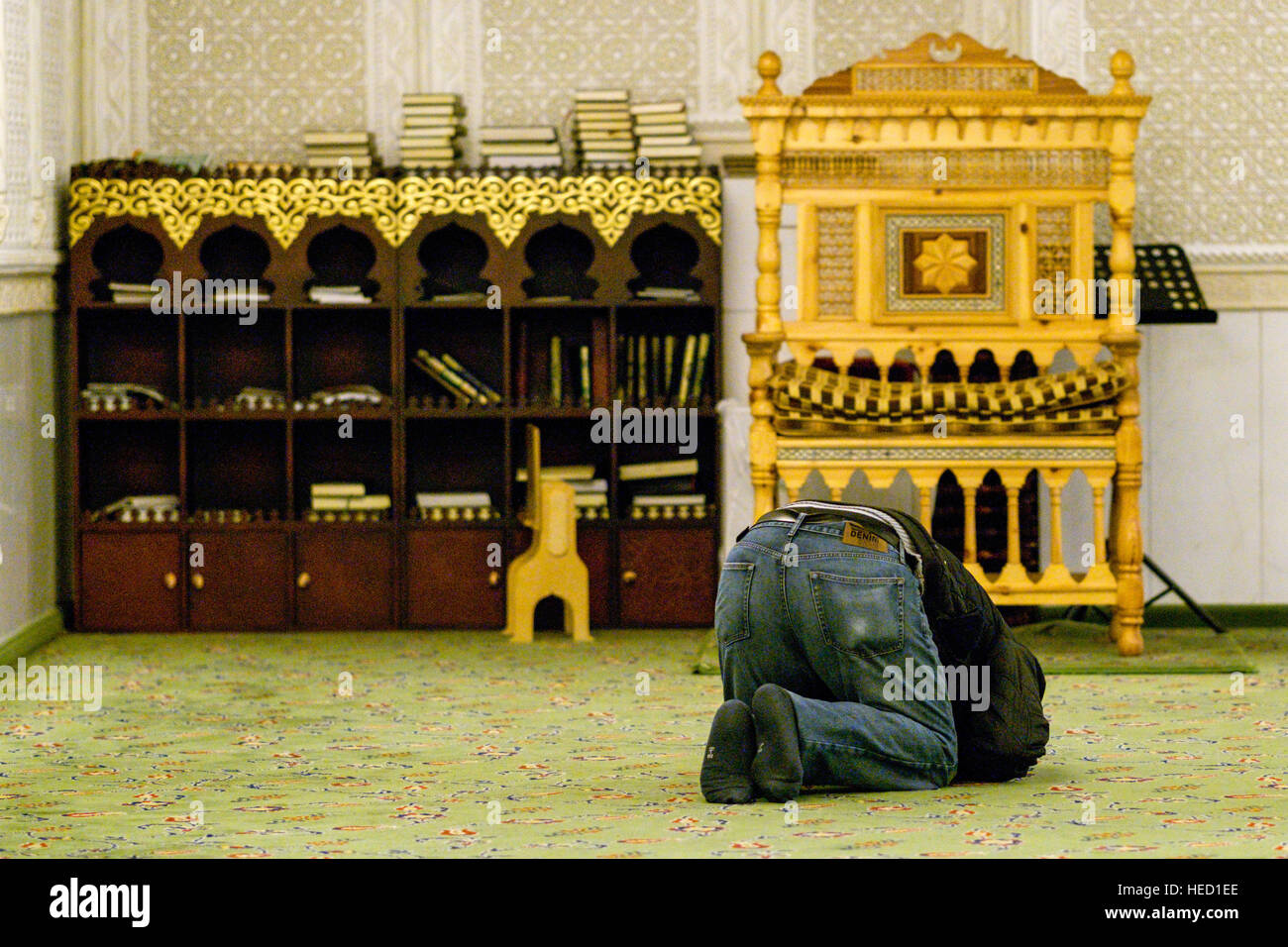 Berlin, Germany. 06th Dec, 2016. Umar-Ibn-Al-Khattab-Mosque in Kreuzberg. Berlin 06.12.2016. Photo: picture alliance/Robert Schlesinger | usage worldwide/dpa/Alamy Live News Stock Photo