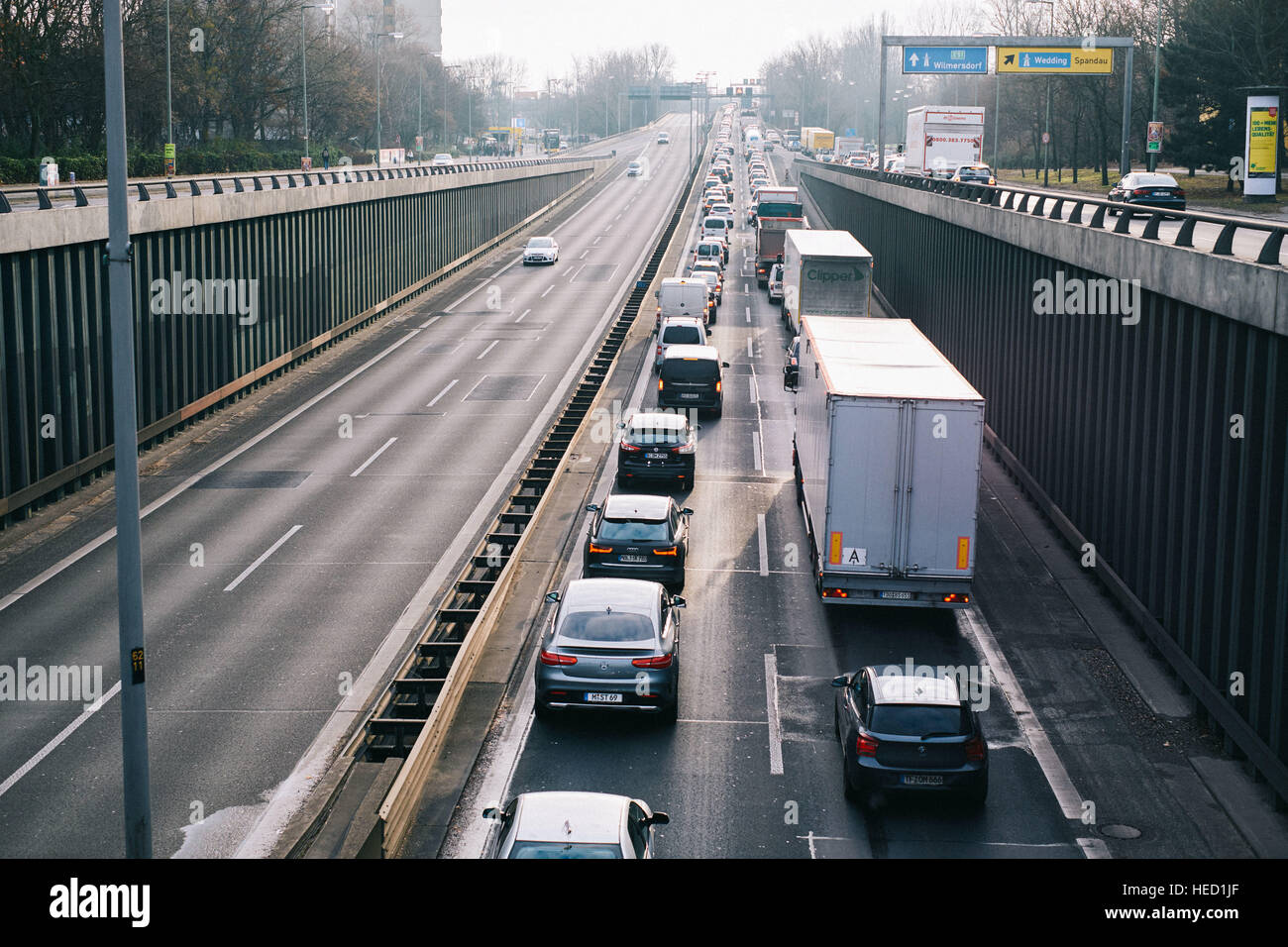 Berlin, Germany. 13th Dec, 2016. Cars jam on the Berlin city highway ...