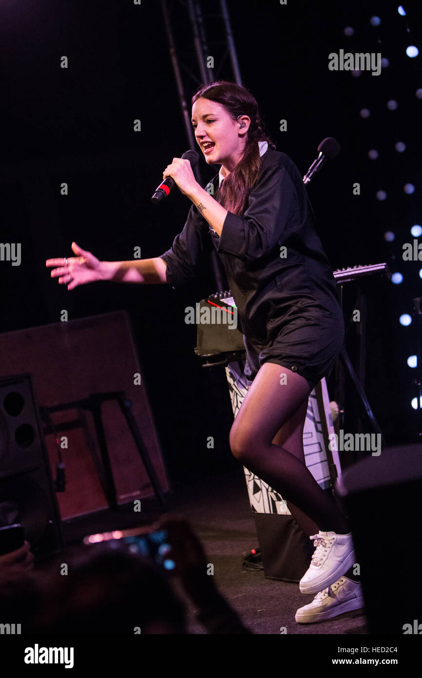 Milan, Italy. 20th Dec, 2016. The French pop singer-songwriter Jeanne  Galice Known on stage as JAIN performs live on stage at Tunnel to present  her first album "Zanaka" © Rodolfo Sassano/Alamy Live