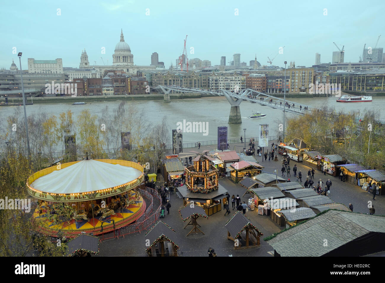 Tate modern christmas market hi-res stock photography and images - Alamy