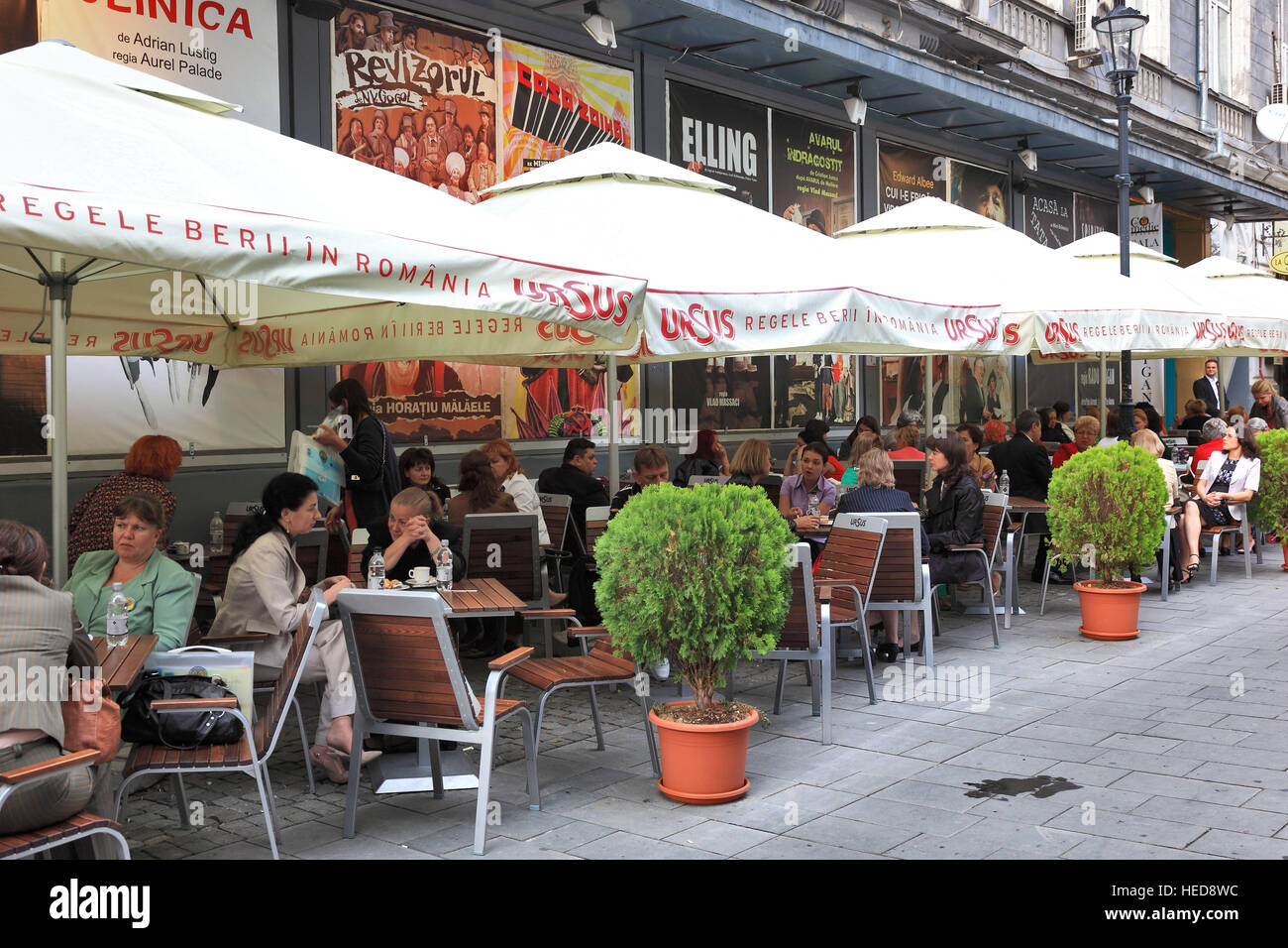 Rumänien, Bukarest, Zentrum, Straßenszene in der historischen Altstadt, Straßencafes und Restaurants Stock Photo