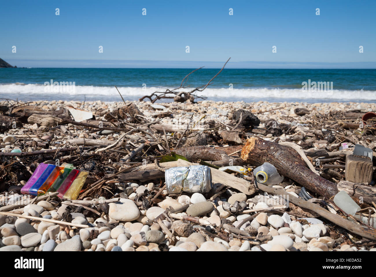 https://c8.alamy.com/comp/HEDA52/tree-branches-metal-can-plastic-bag-and-bottle-and-waste-on-seashore-HEDA52.jpg