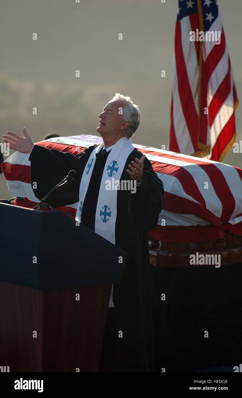 Los Angeles Bel Air Presbyterian Church pastor Reverend Doctor Michael Wenning delivers the invocation during a sunset interment service in honor of former U.S. President Ronald Reagan at the Ronald Reagan Presidential Library June 11, 2004 in Simi Valley, California. Stock Photo
