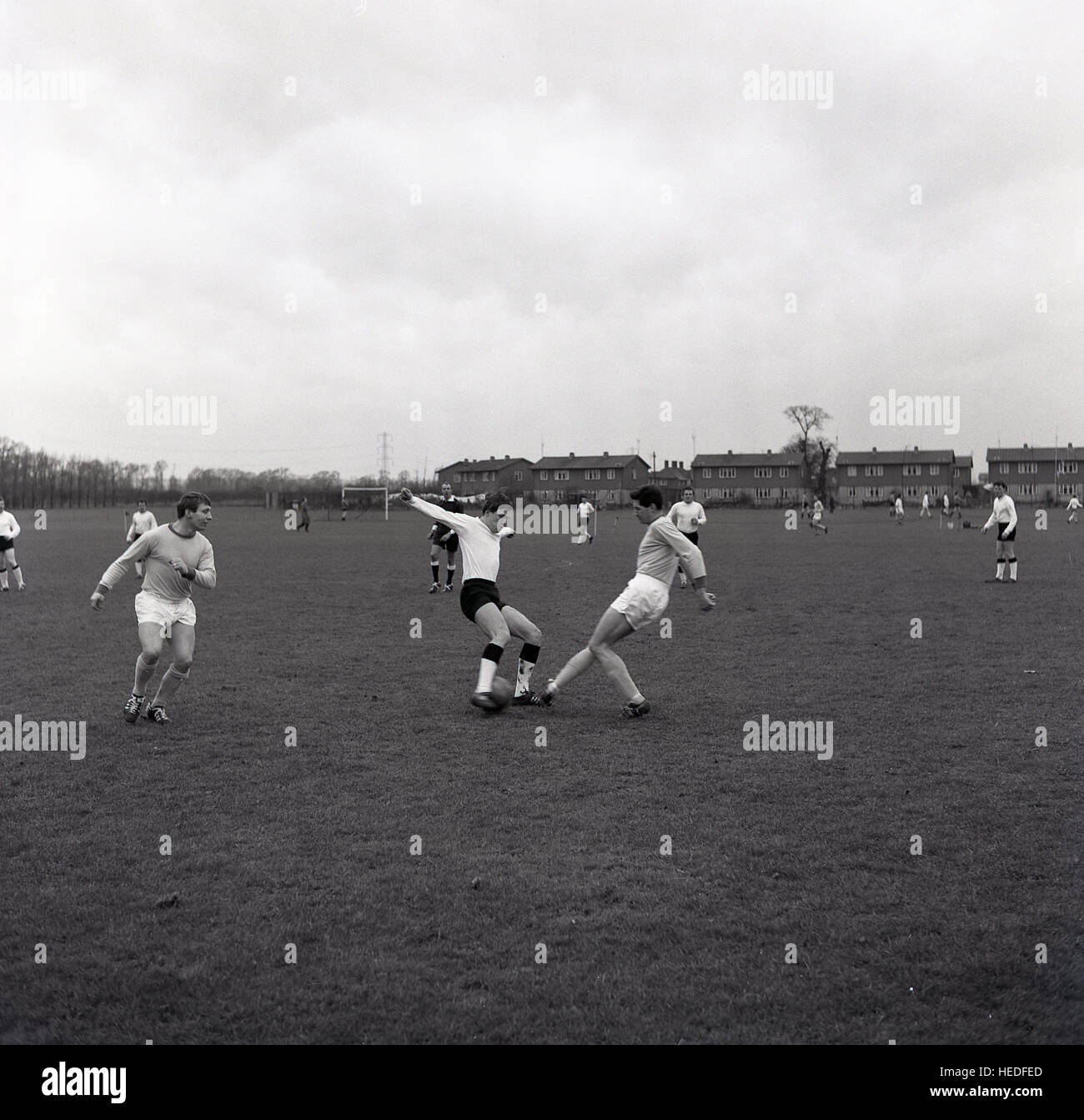 CIRCA 1960's: Quarterback Bart Starr of the Green Bay Packers tries