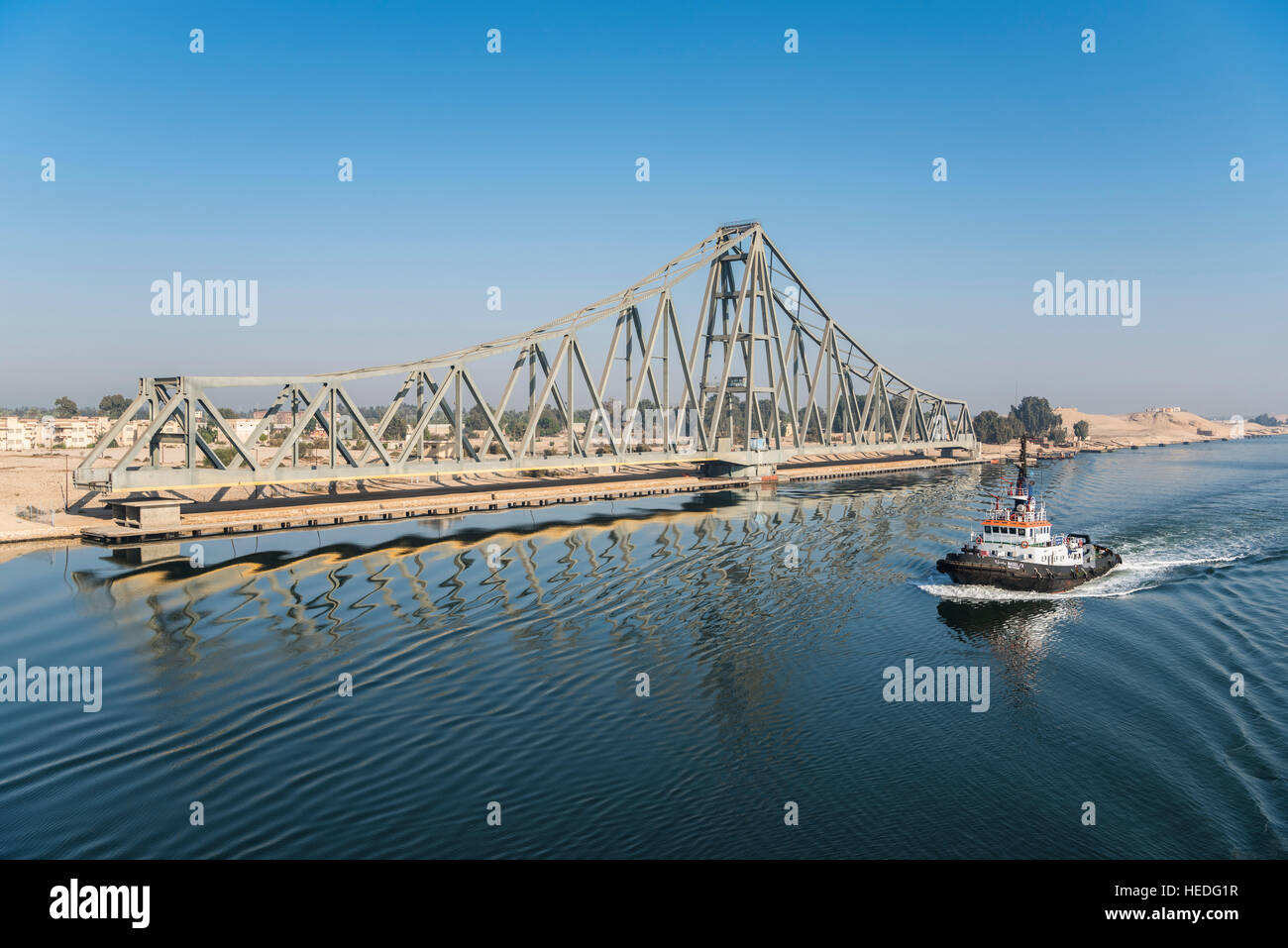 Tug Boat passes El Ferdan Railway Bridge in the Suez Canal near Ismailia, Egypt Stock Photo