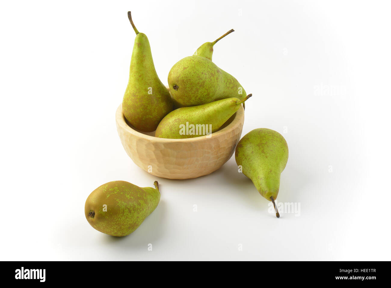 https://c8.alamy.com/comp/HEE1TR/fresh-green-pears-in-wooden-bowl-HEE1TR.jpg