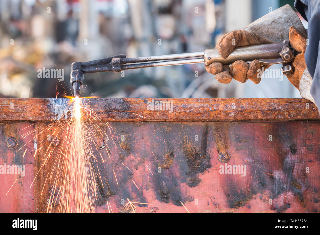 A worker cutting steel using metal torch Stock Photo - Alamy