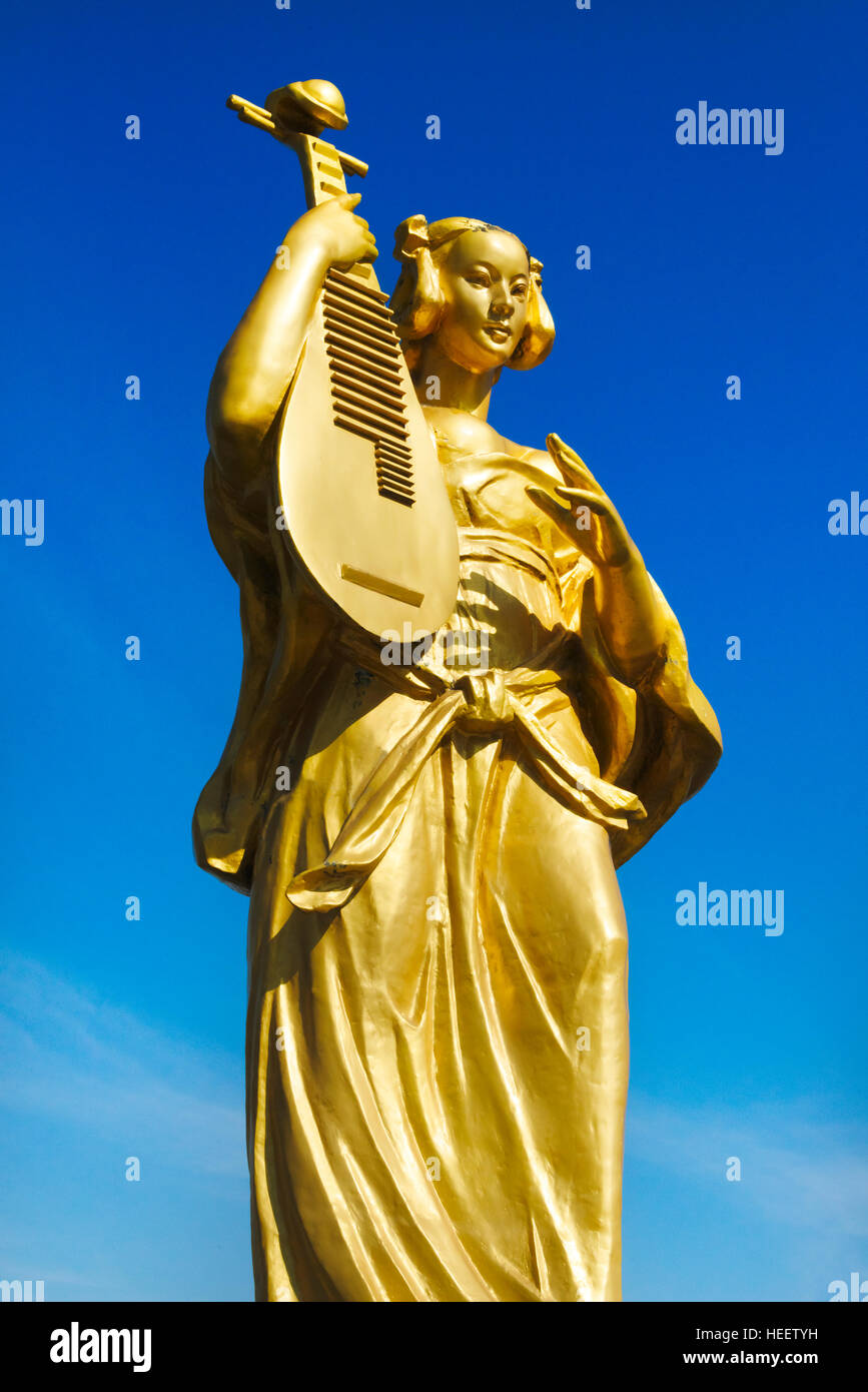 Western classic statues decorating Beian Bridge, Tianjin, China Stock Photo